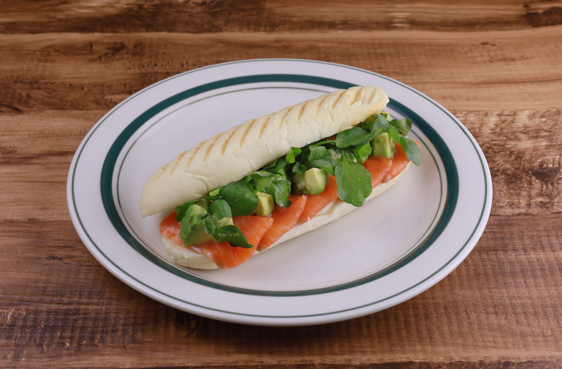 スモークサーモンとワカレモレのパニーニ